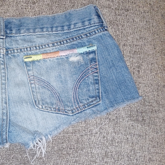 VERY Cute Hollister SHORTY shorts - Picture 2 of 5